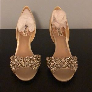 Badgley Mischka Hardy Peep Toe - Ivory - Size 9